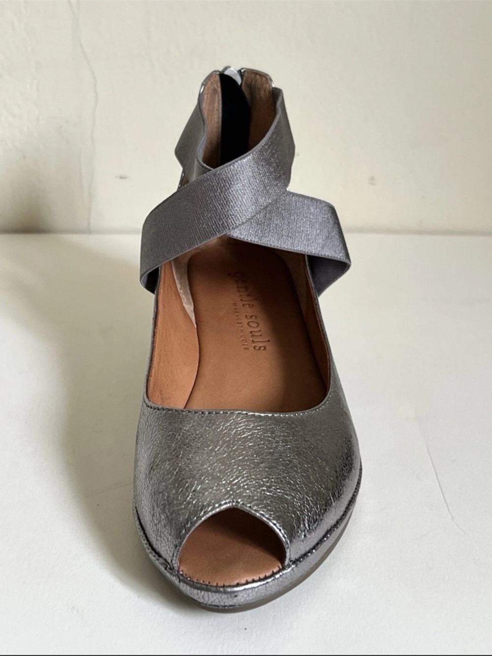 GENTLE SOULS Lisa Leather Shoes
KENNETH COLE 8 Silver Ankle
Wrap Wedge Peep Toe - Picture 8 of 16
